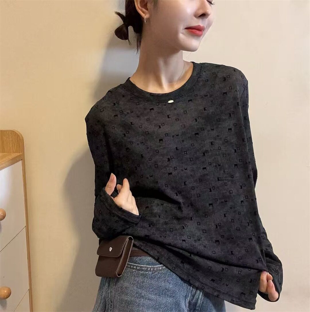 2026春季新款通勤风圆领长袖印花T恤女宽松百搭打底衫上衣潮31285