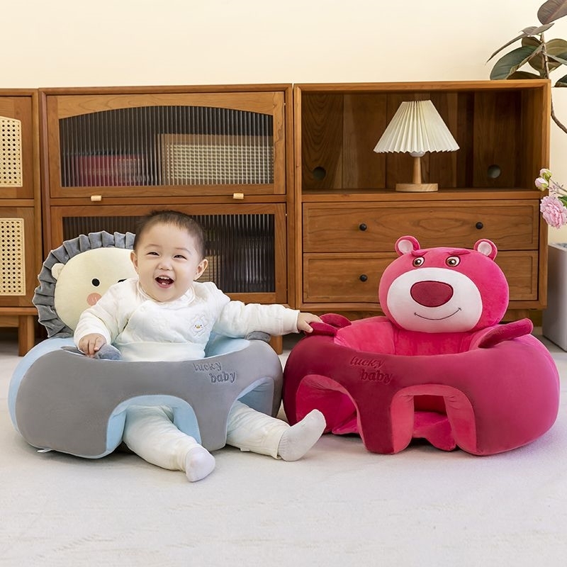 嬰兒學坐椅寶寶坐立著