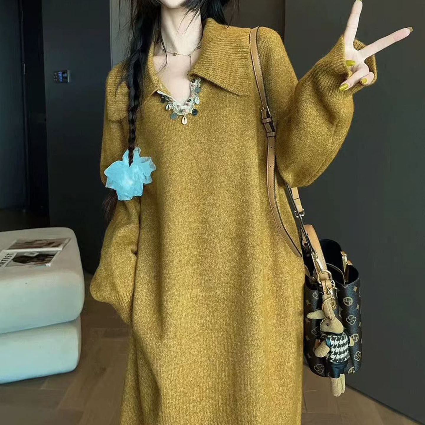 冬季复古慵懒风v领针织连衣裙女秋冬新款胖mm休闲减龄遮肉毛衣裙