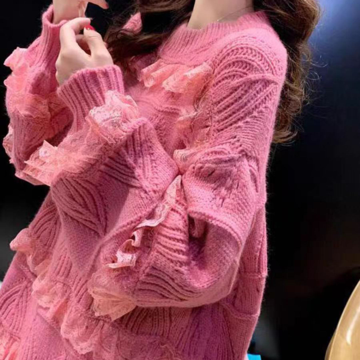 韩系设计感蕾丝拼接套头针织衫