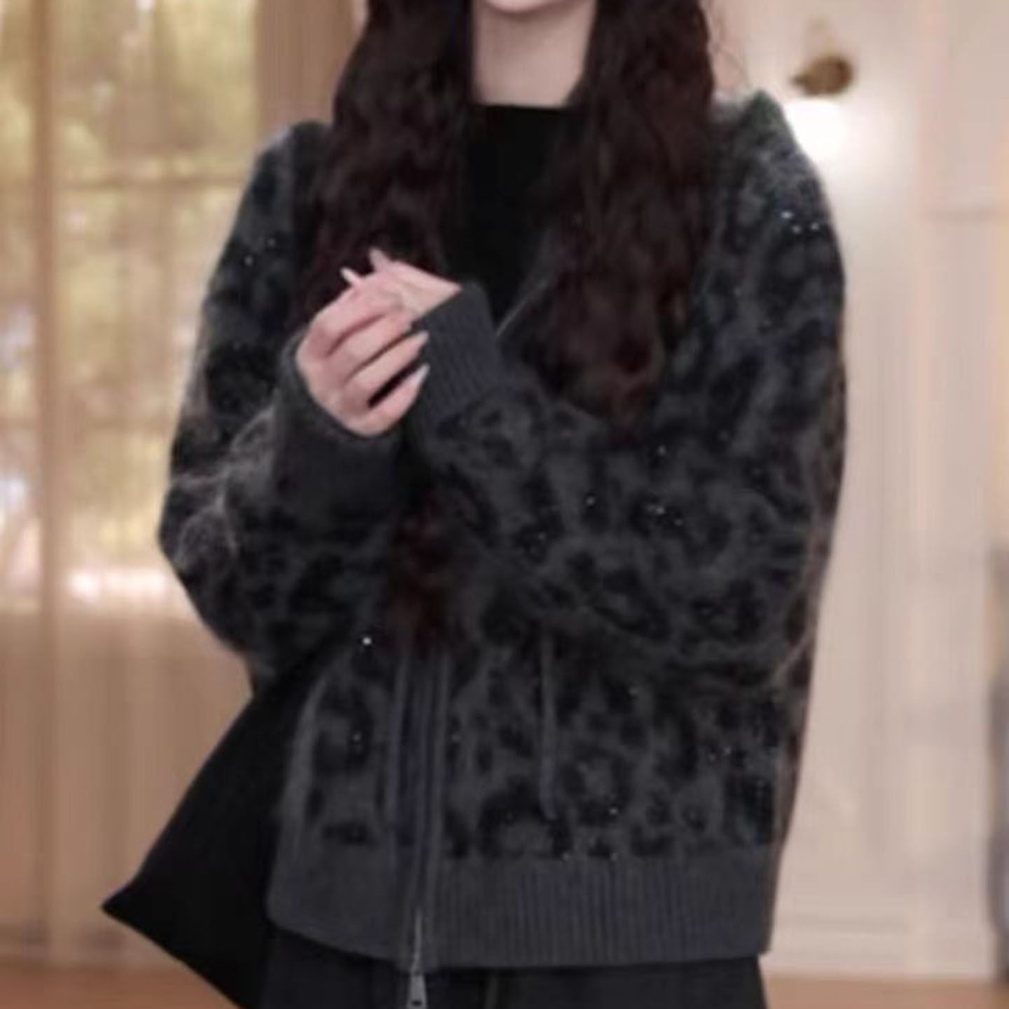 冬季新款慵懒高级感豹纹连帽针织开衫女时尚洋气减龄百搭毛衣外套