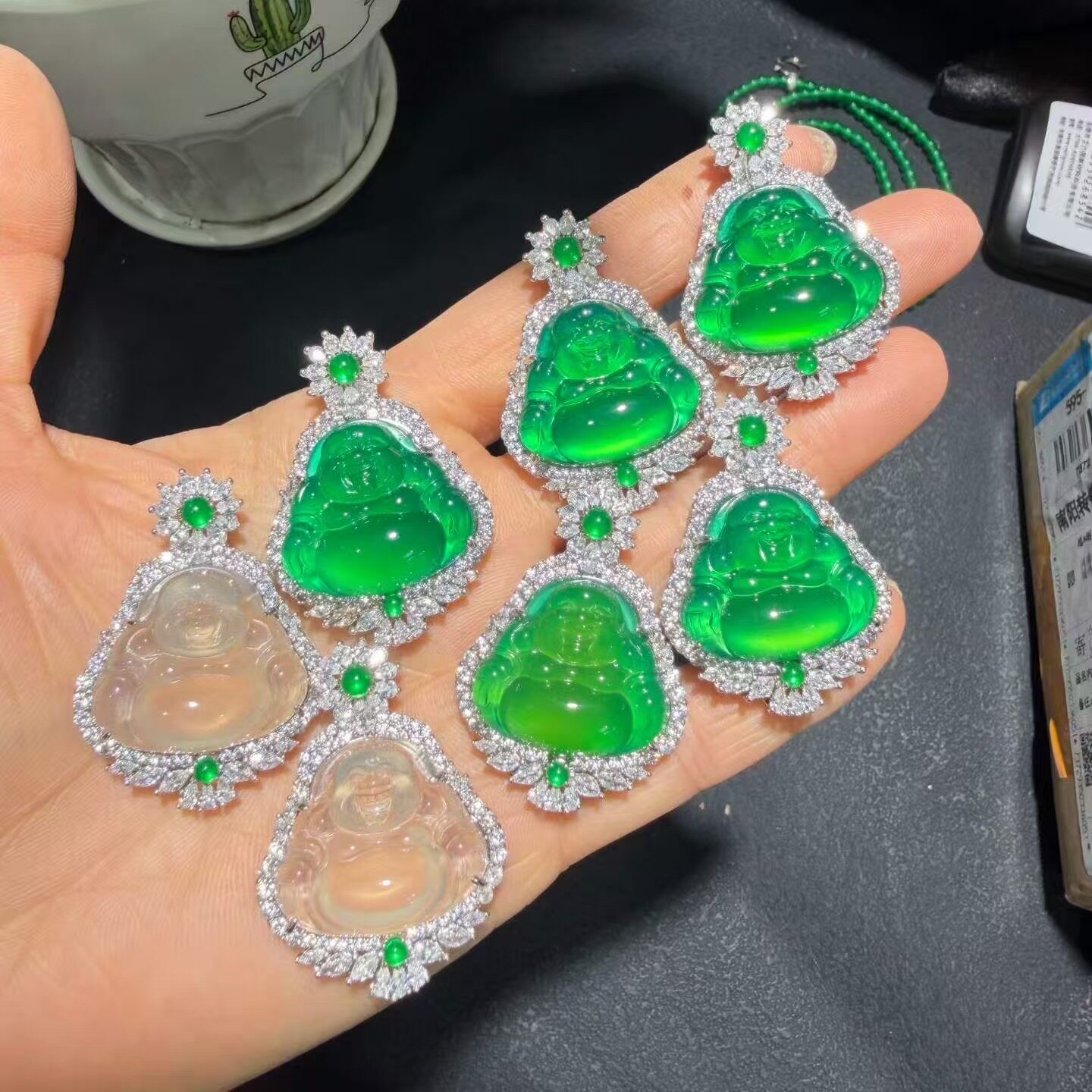 冰种绿玉髓佛公吊坠玛瑙玉髓批发