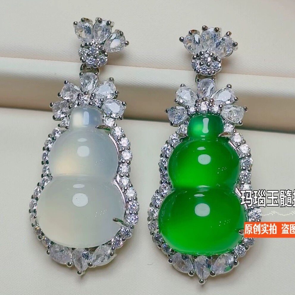 冰种绿玉髓葫芦吊坠新中式珠宝配饰白玛瑙玉葫芦项链本命年挂件女