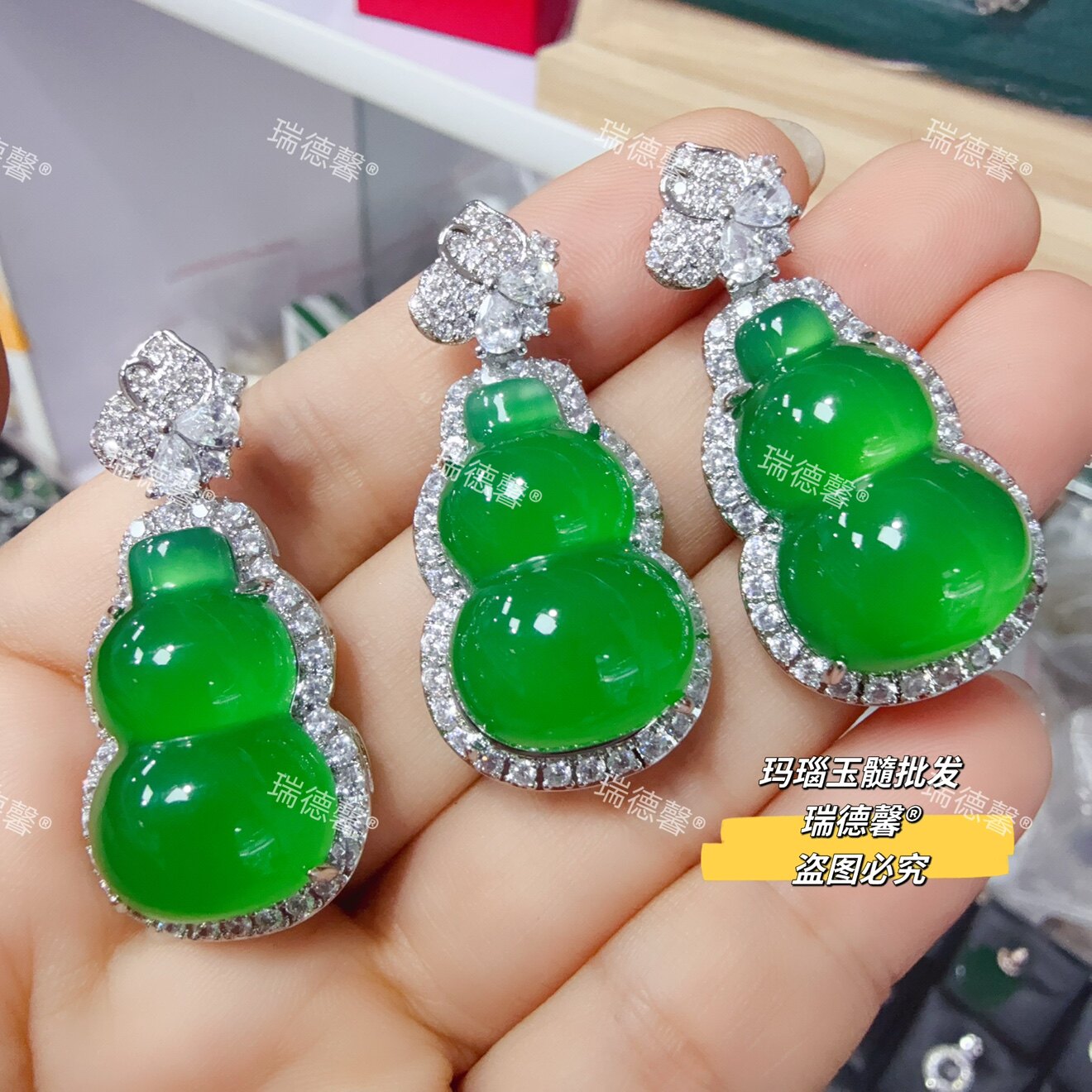 冰种阳绿玉髓葫芦吊坠蝴蝶镶嵌帝王绿翡翠色玛瑙玉项链福禄寿挂件