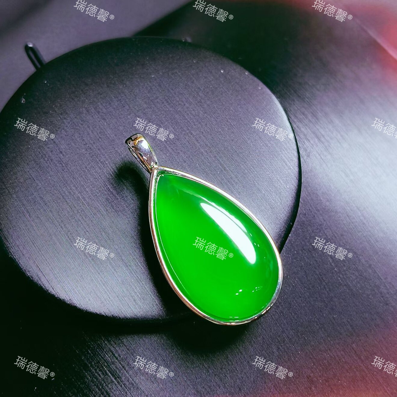 冰种阳绿玉髓水滴吊坠镶嵌帝王绿翡翠色玛瑙玉项链粉玉髓水滴挂坠