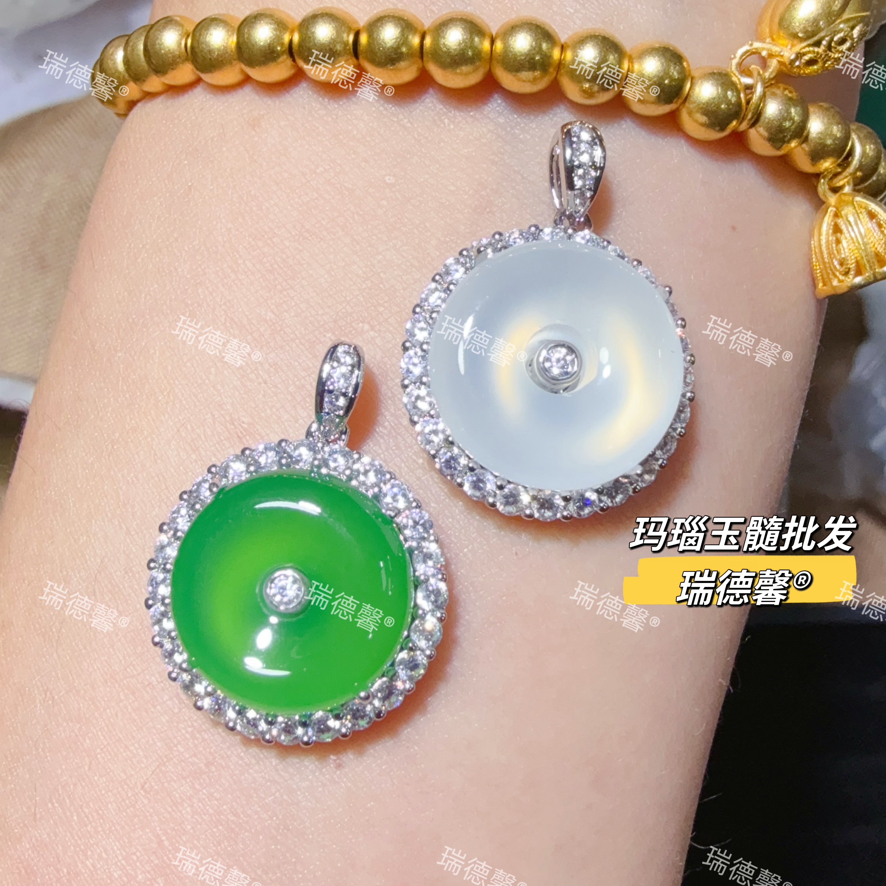 冰种绿玉髓平安扣吊坠小版女款项链白玛瑙玉扣子挂坠迷你型锁骨链