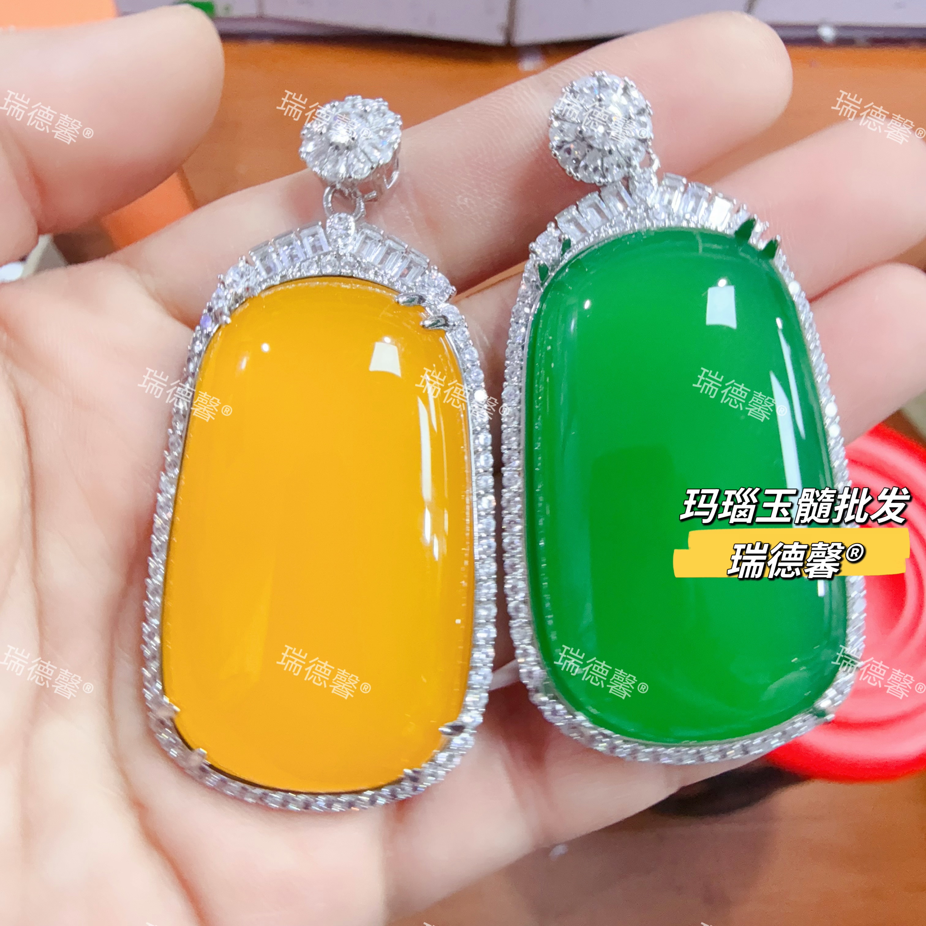 绿玉髓黄玛瑙无事牌平安牌吊坠