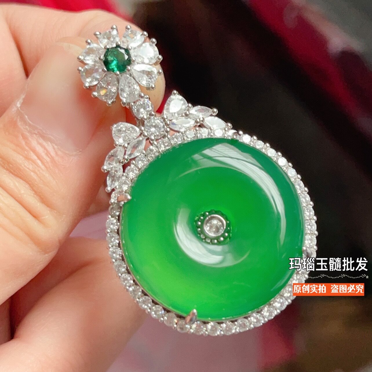 真品帝王绿玉髓平安扣吊坠女新中式翡翠色玛瑙玉扣子项链豪华镶嵌