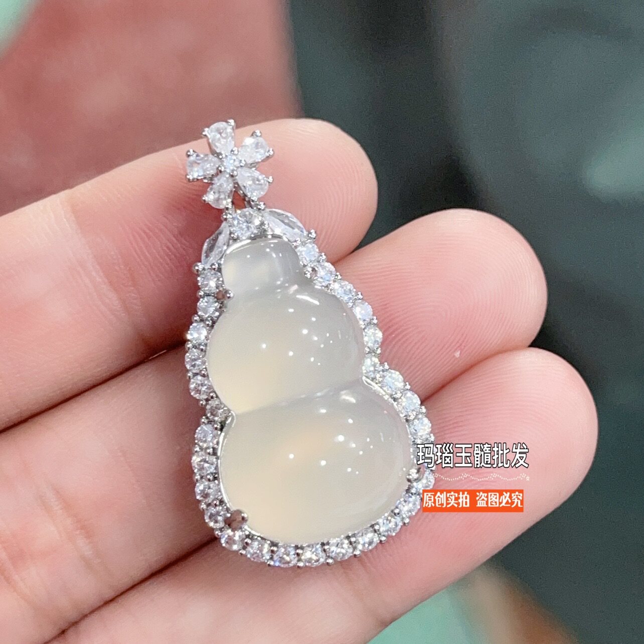 冰种白玉髓葫芦吊坠女项链新中式玛瑙玉石葫芦锁骨链本命年玉挂件