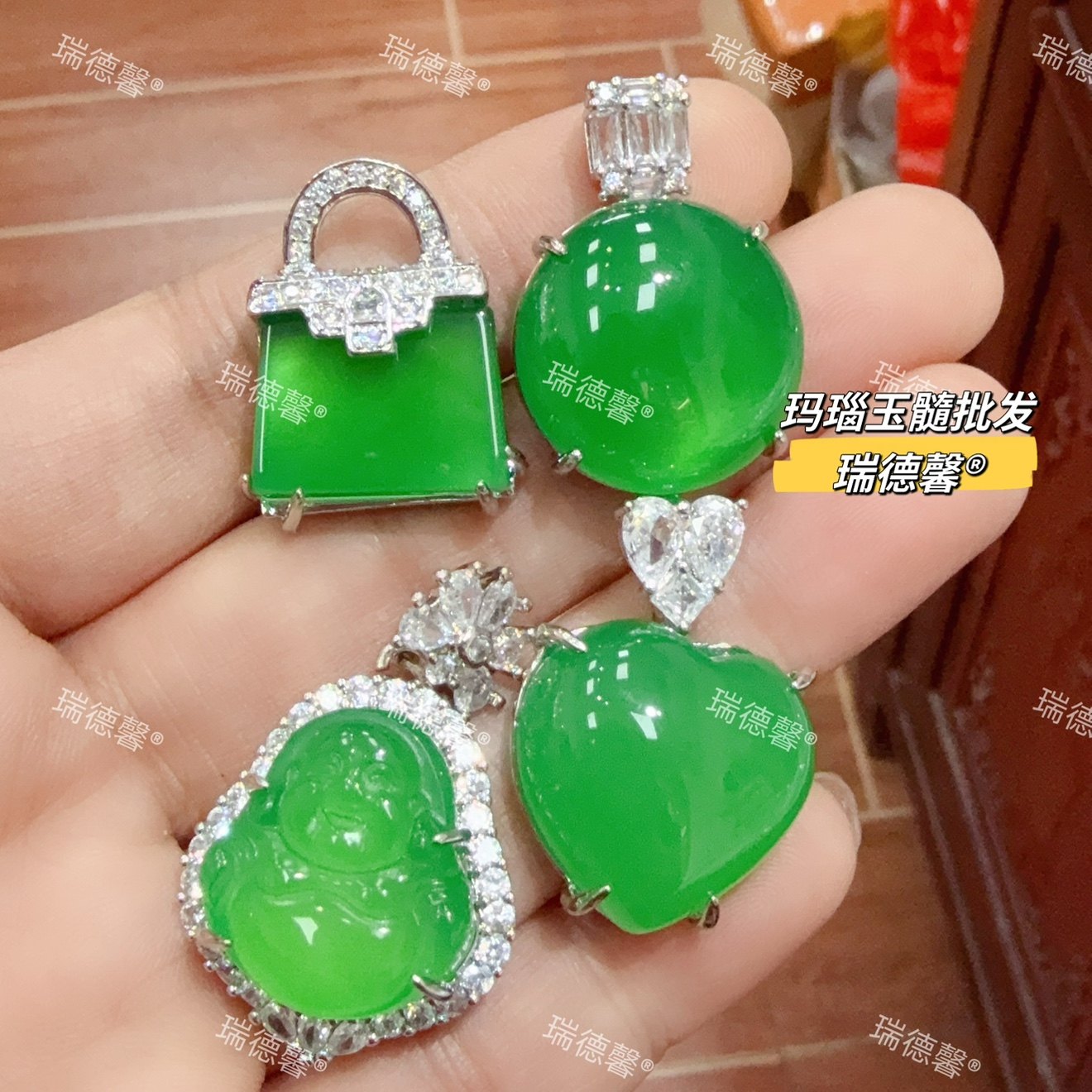 冰种阳绿玉髓包包吊坠女镶嵌帝王绿翡翠色玛瑙玉佛项链爱心锁骨链