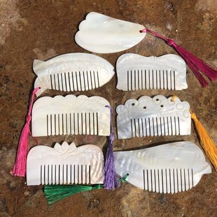 贝壳梳子天然海螺刮痧板工艺品摆件珍珠贝手把件海边旅游创意礼品