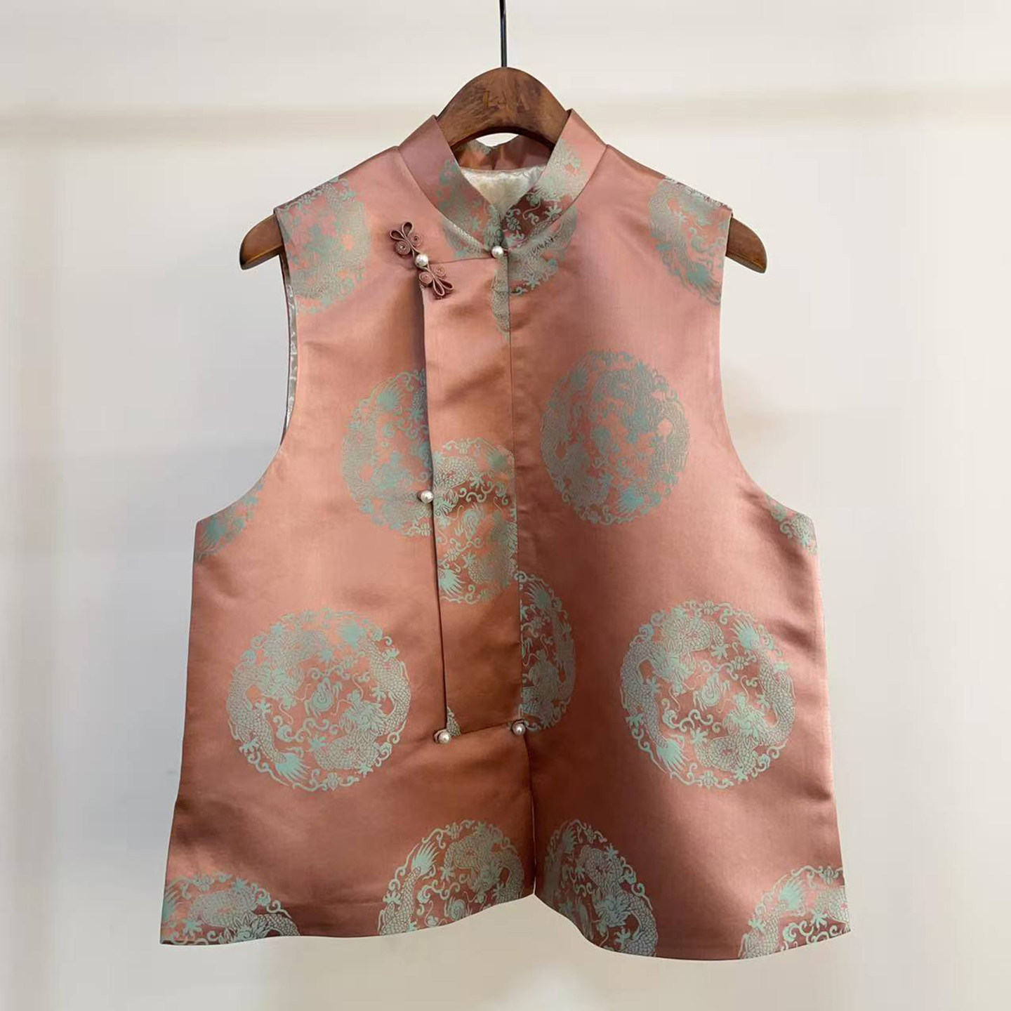 新中式真丝花蕾缎团龙纹立领盘扣无袖背心唐装棉马甲上衣女,女装/女士精品,上衣,淘宝优惠券,粉丝福利购,淘宝优惠卷