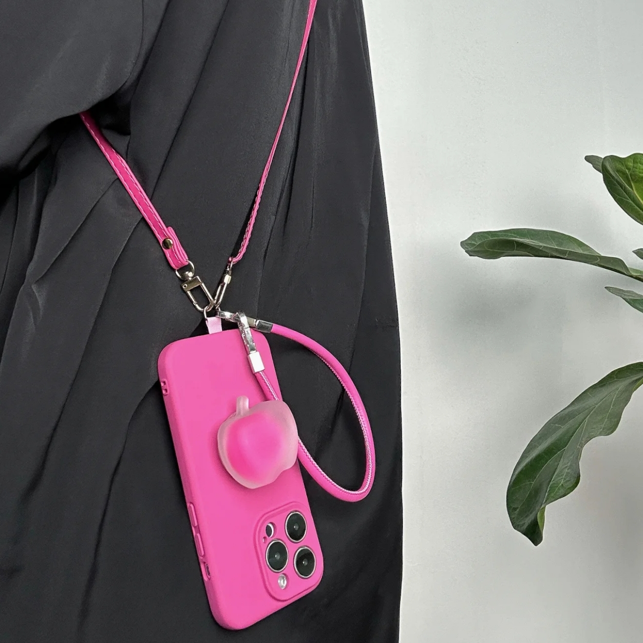 火龙果色苹果夹心支架适用iPhone15苹果17pro max手机壳15斜挎14plus手提绳13臻品12软糯Q弹16e女11防摔甜酷