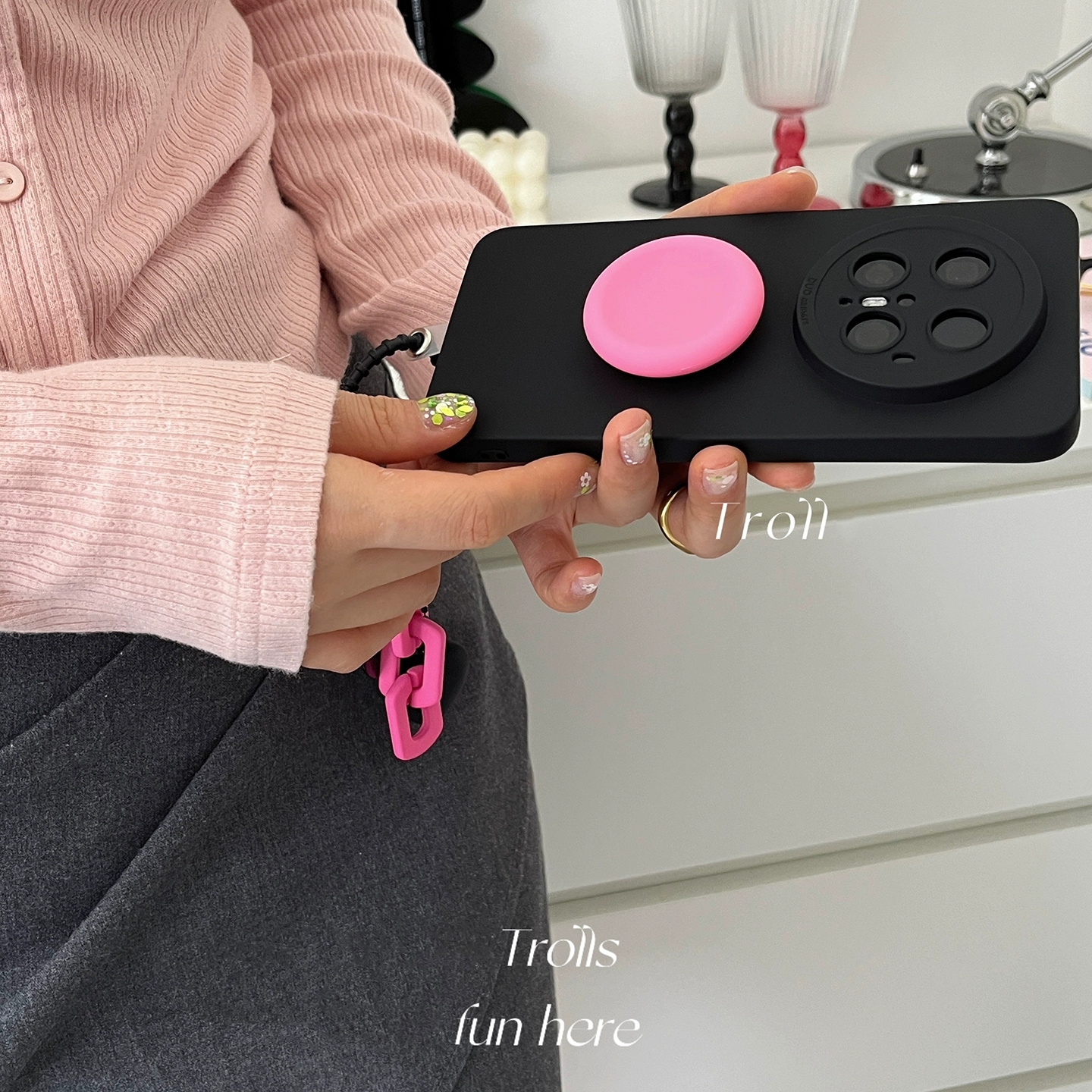 黑粉撞色甜酷玫粉色手链适用小米14T/13T PRO海外NOTE12s手机壳poco X3GT/X7挂件F5红米13/14C支架C55/12/11