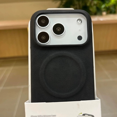 纯黑色羊巴皮磁吸肤感半包适用realme真我GT8手机壳GT8PRO不冰手纯色简约皮纹硬壳磨砂肤感不包按键镜头大孔