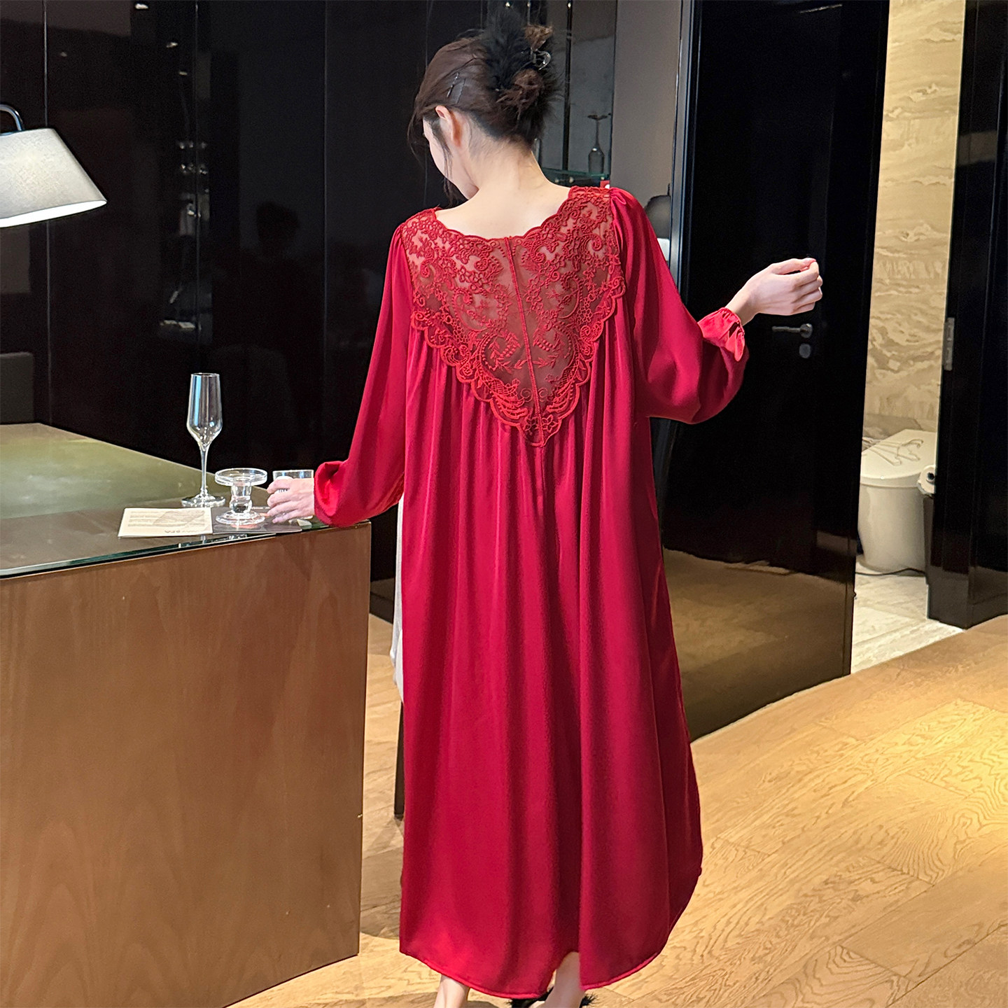 蕾丝美背睡裙加长款冰丝绸红色睡衣女性感大码连衣裙带胸垫长袖裙
