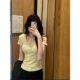 t恤女夏季 2025新款 修身 奶黄色v领正肩短袖 设计感纽扣美式 辣妹上衣