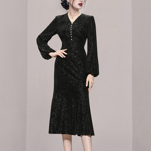 RM9642#新款气质V领钻扣灯笼袖波浪鱼尾亮丝黑色丝绒连衣裙