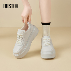 大东厚底板鞋女鞋2026春新款时尚休闲松弛平底中跟圆头小白鞋0209