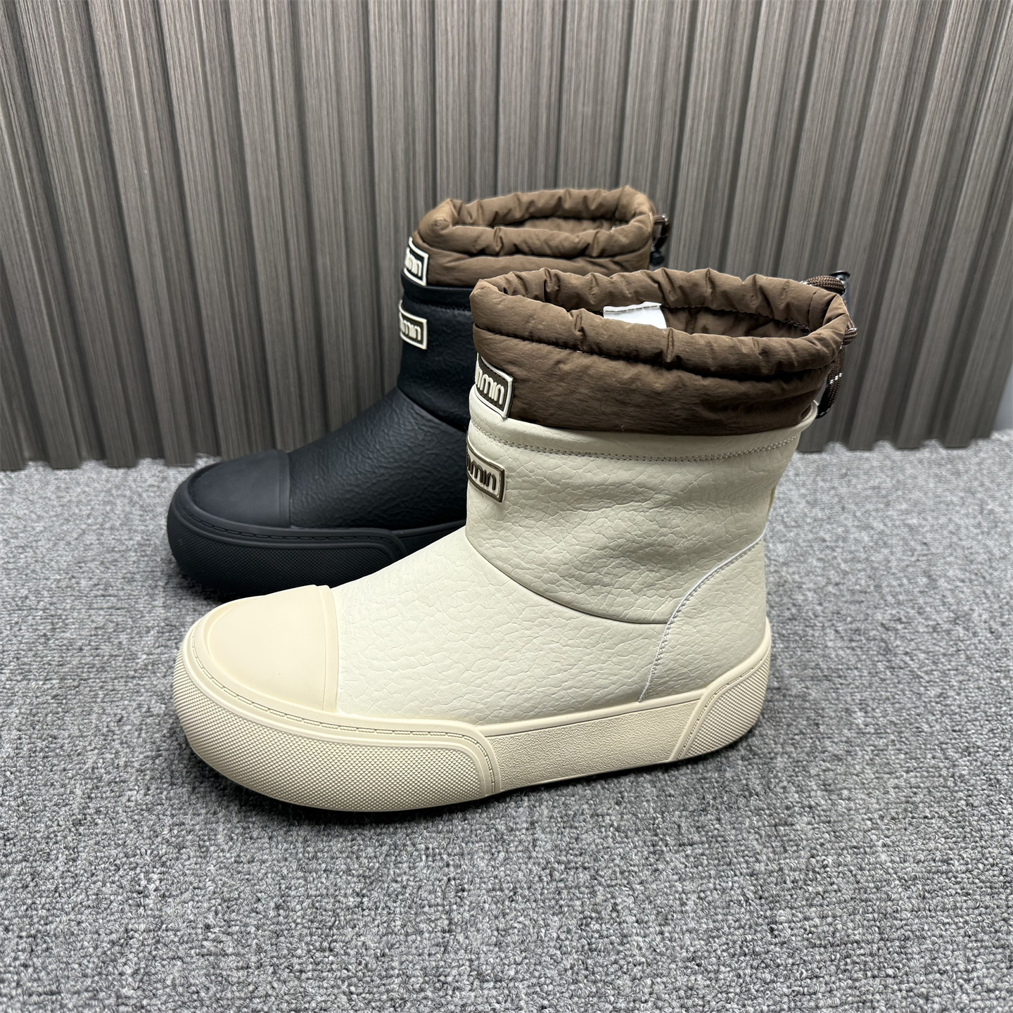 断码处理防水防滑雪地靴女2025年冬季加绒保暖时尚百搭洋气马丁靴