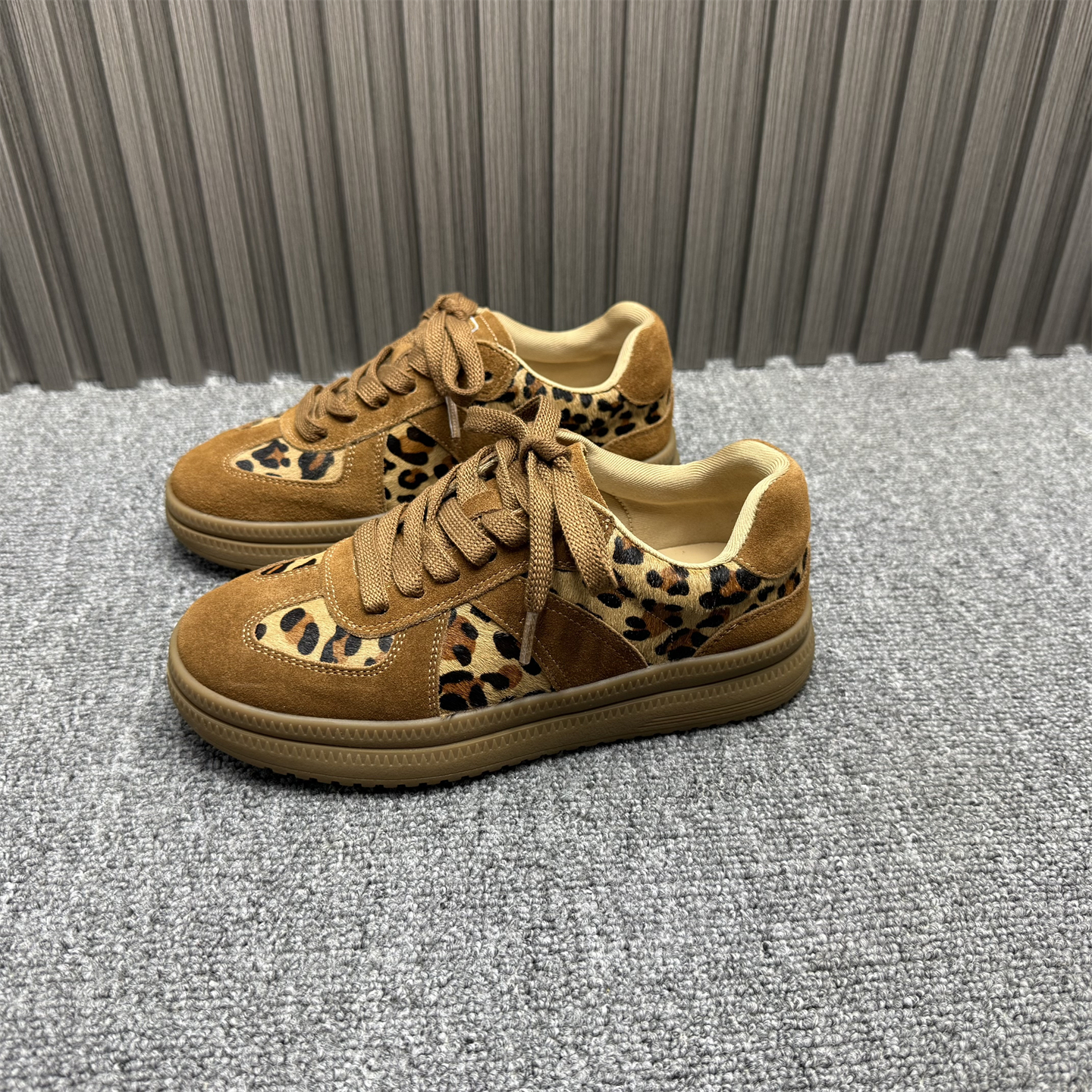 专柜处理真皮马毛德训鞋女