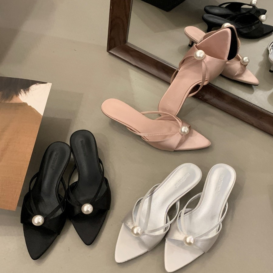2026夏季新款圆头细跟高跟鞋珍珠一字拖低跟绸缎面凉鞋女凉拖鞋子