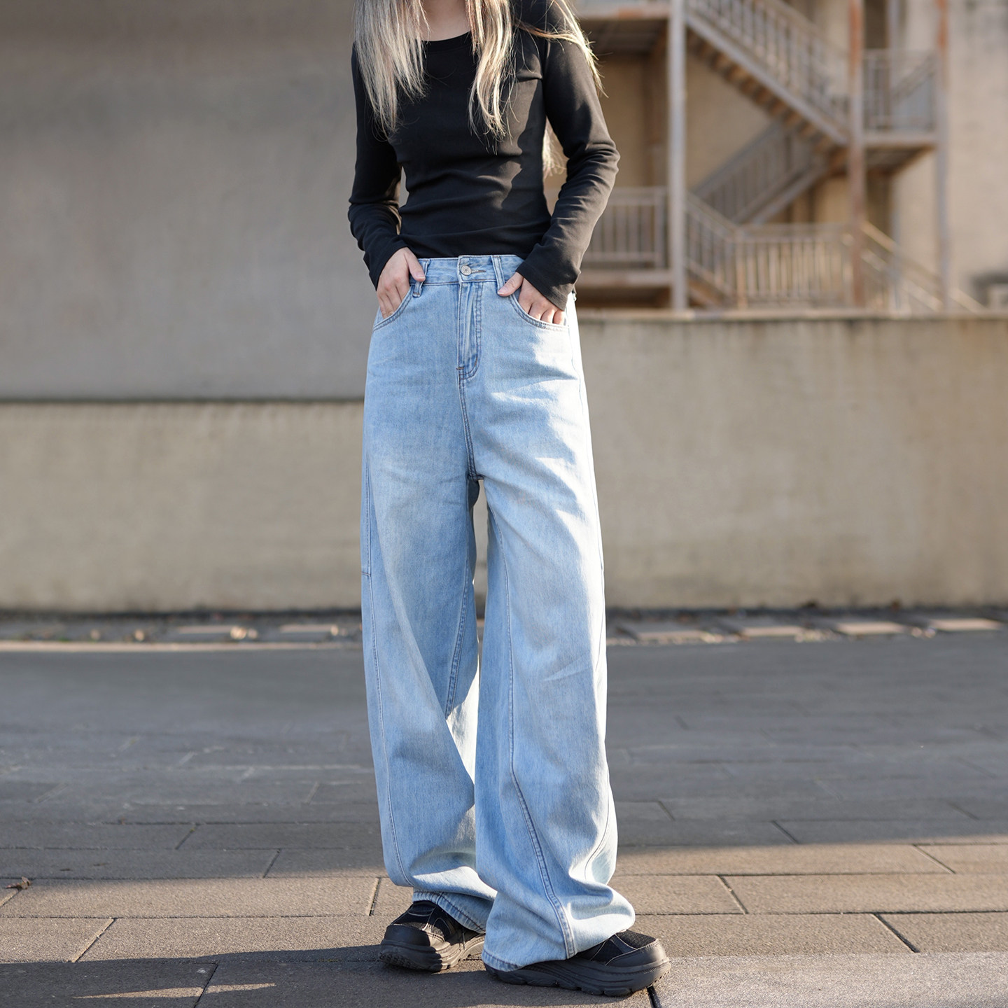 2026春季新款浅蓝色牛仔裤宽松垂感阔腿裤子女韩系复古高腰弯刀裤,女装/女士精品,牛仔裤,淘宝优惠券,粉丝福利购,淘宝优惠卷