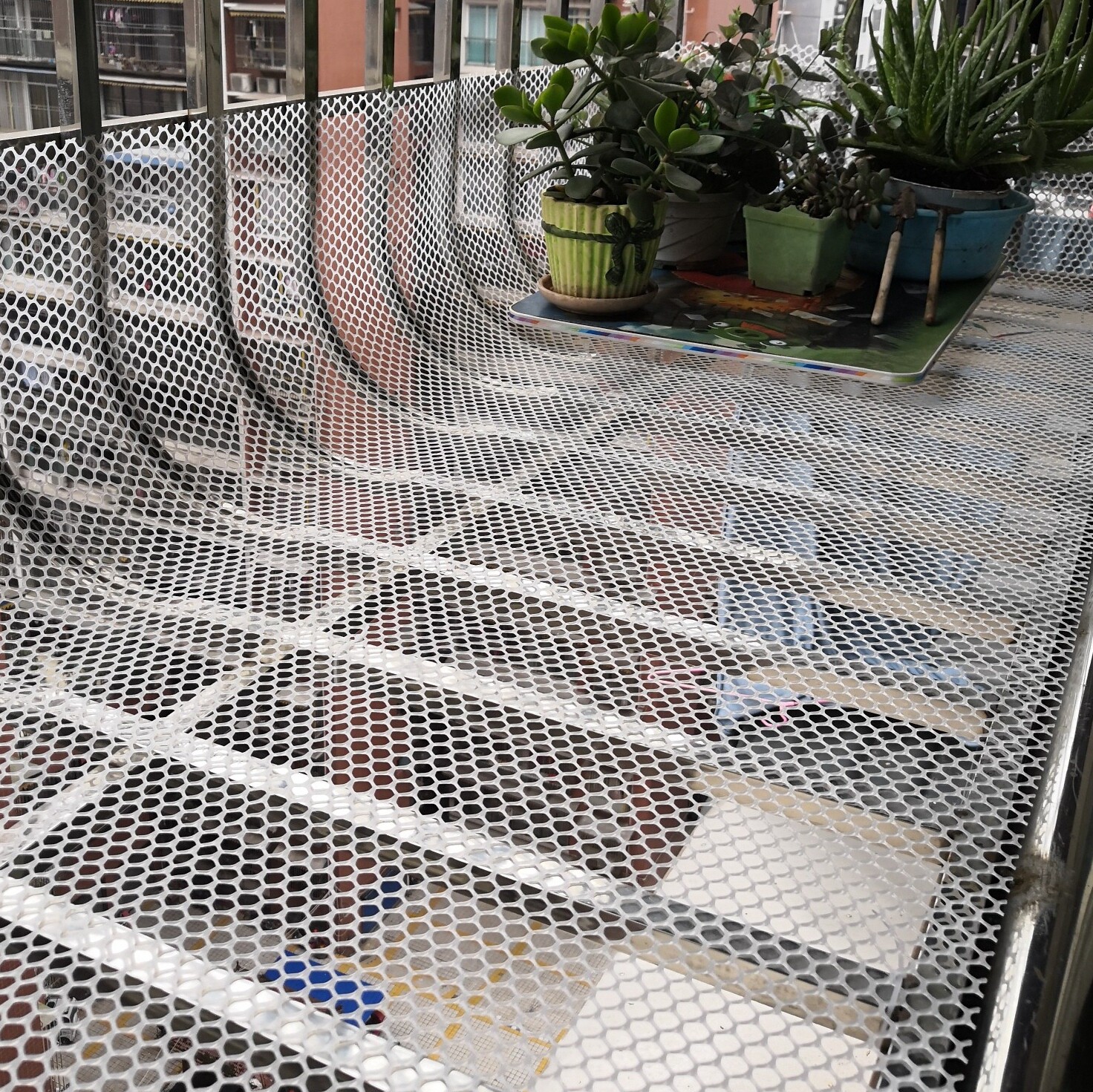 塑料网格阳台防护网猫咪防坠落防盗网窗垫窗台防掉东西楼梯防坠网
