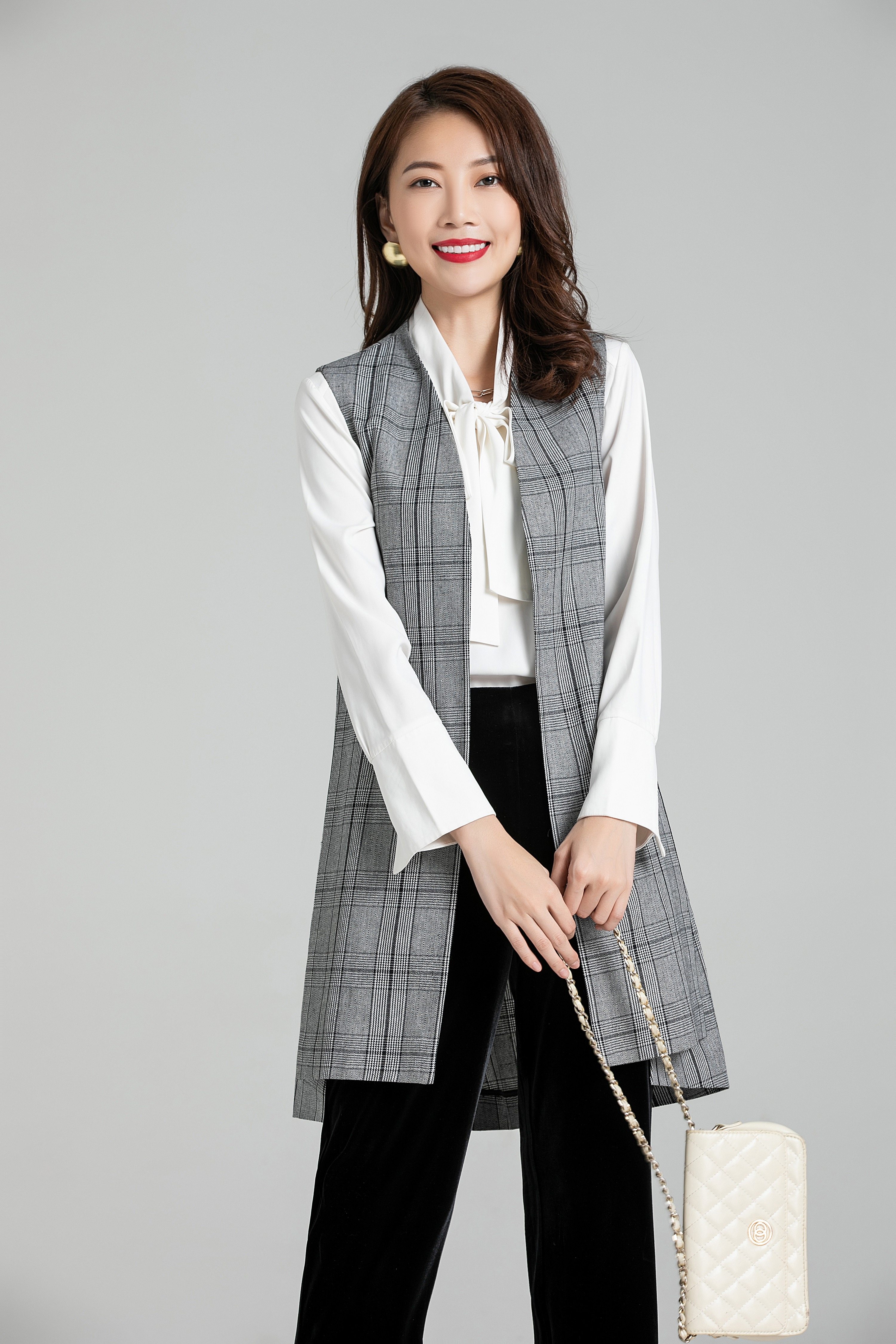 2023年春秋季灰色中长款欧美风无袖坎肩马甲修身格子上衣外套大码