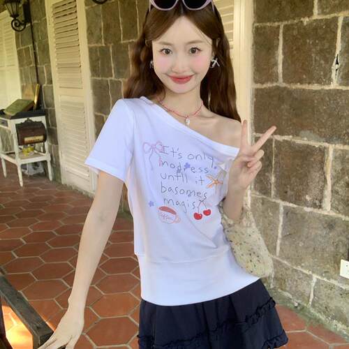 漂亮白色斜领露肩短袖t恤女夏季2026新款显瘦修身甜辣感上衣0525d