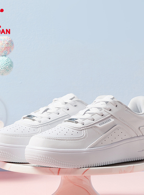 乔丹板鞋女鞋2026春季新款轻便透气厚底运动鞋空军一号低帮滑板鞋