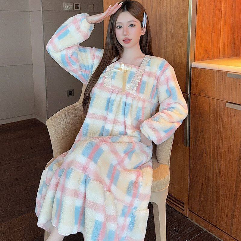 新款加肥大码睡裙女秋冬季家居服保暖珊瑚绒彩虹蕾丝甜美宽松睡衣
