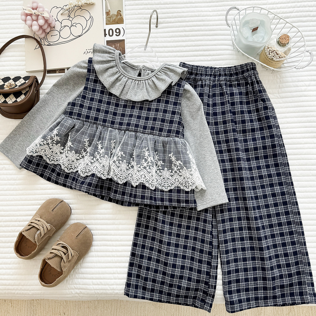 【现】女童翻领打底格子拼接蕾丝背心长裤三件套2026春款C17903嘉