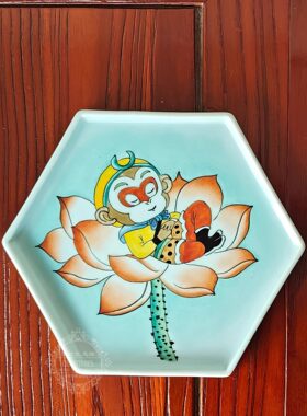 潮彩陶瓷手绘潮州府楼猴展示盘