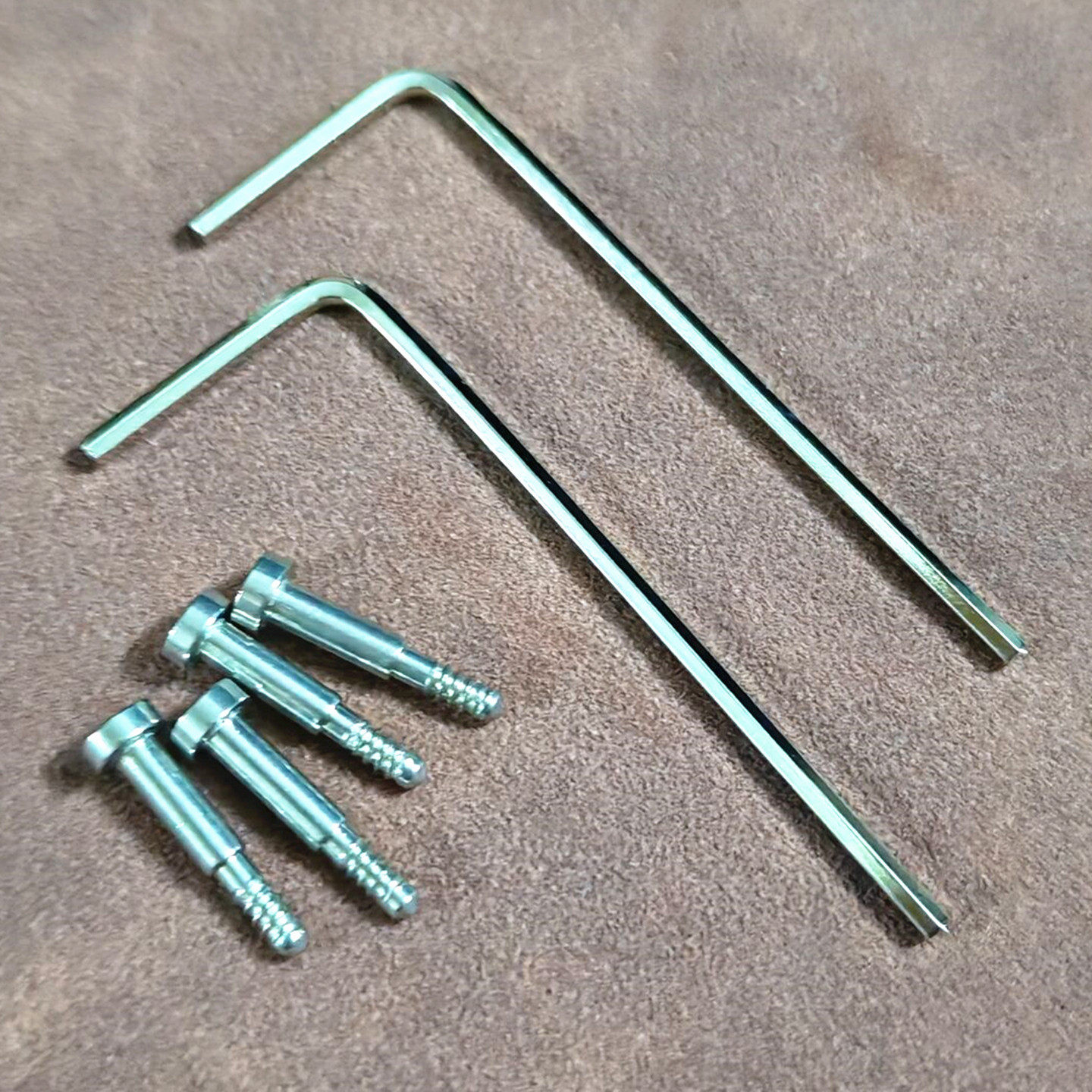 力亮表业卡西欧钢铁之心GST-B100螺丝gst-b100/w300/400/s310螺丝