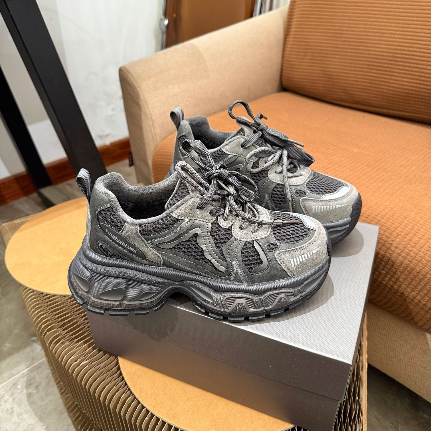 老爹鞋女款今年流行加绒运动鞋