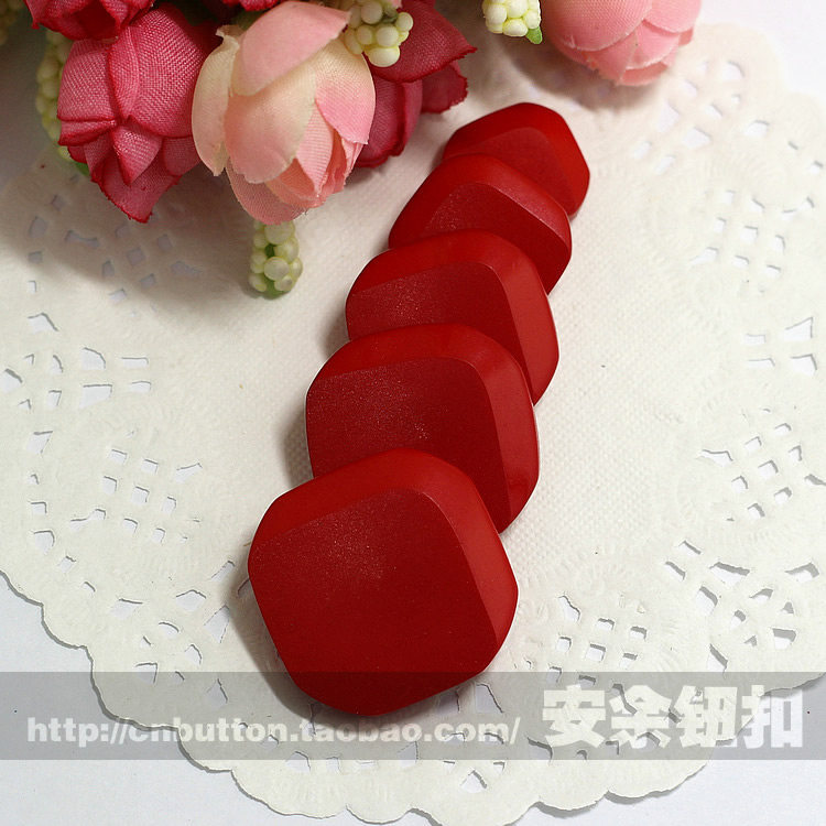 红色四方暗眼毛衣大衣包邮纽扣