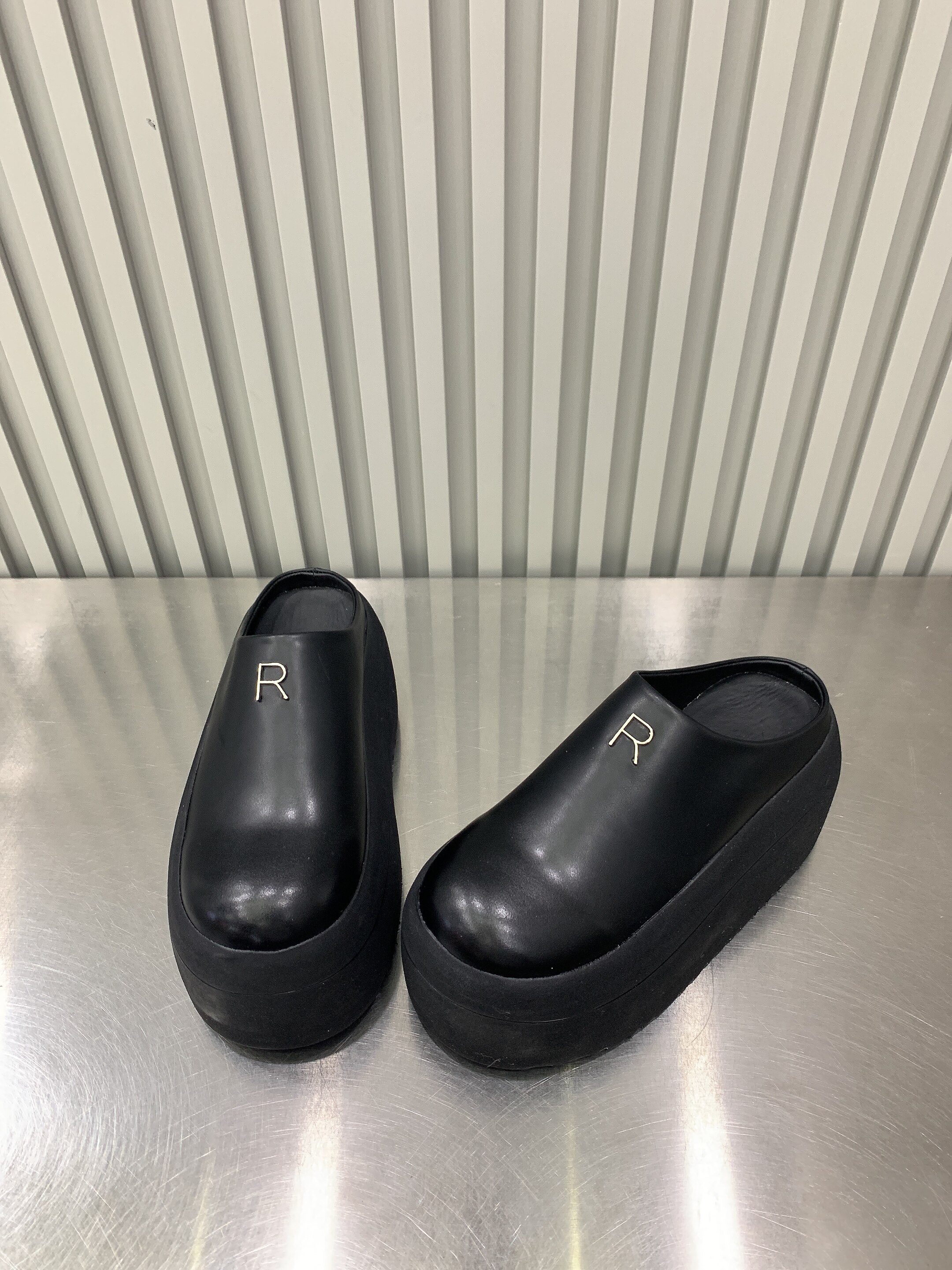 厚底包头半拖女士外穿2026春季新款一脚蹬勃肯鞋防水懒人增高单鞋