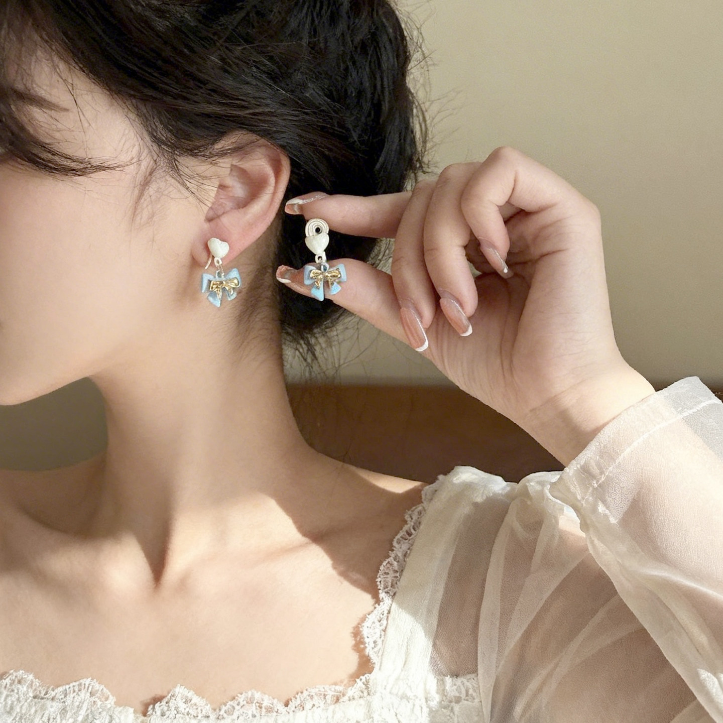 复古蓝白蝴蝶结耳饰甜美少女心耳针学生党日常通勤百搭蚊香盘耳夹