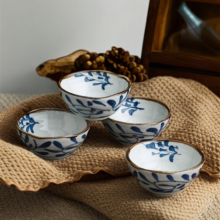 日式陶瓷小碗家用釉下彩手绘勾藤