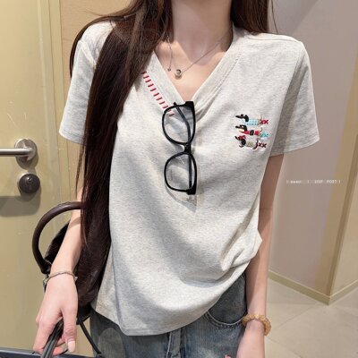 实拍大码女装200斤螺纹210克短袖t恤夏新款短款刺绣花V领上衣