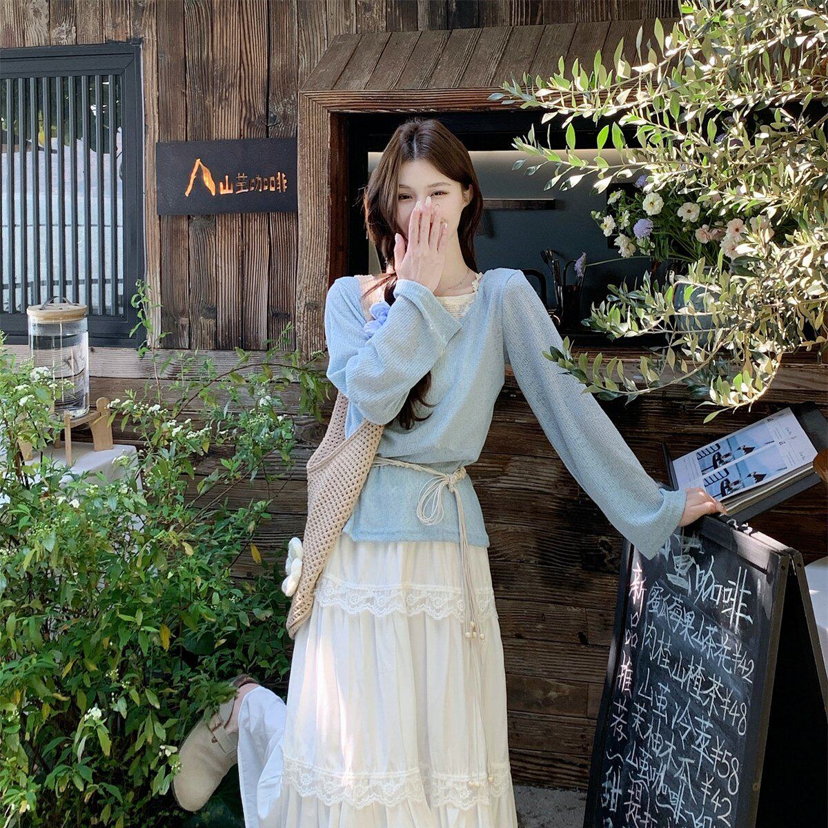 实拍实价 度假风长袖罩衫假两件镂空T恤+花边蛋糕裙半身裙套装