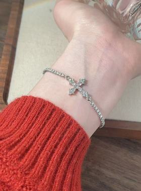 复古闪钻粉色十字架手链小众轻奢设计时尚气质手环高级感百搭手饰