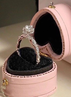 在逃公主城堡烟花钻戒女纯银莫桑石戒指求婚结婚戒手捧花送女友女