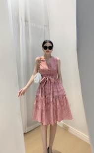 2025夏季新款短款红色格子背心裙大摆印花V领连衣裙裙无袖背心裙