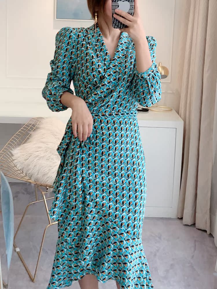 2025新款连衣裙一片式绿色锁链印花修身短裙气质连衣裙