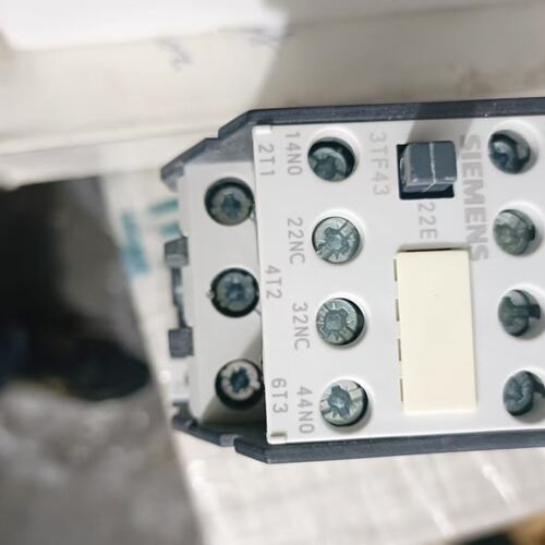 溢价-直流24伏接触器2台3TF43221XB4