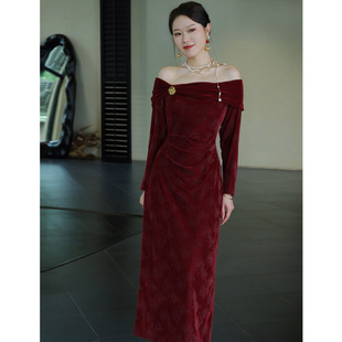 鹿与玫瑰一字肩丝绒连衣裙女高级感气质红色敬酒服订婚礼服裙子
