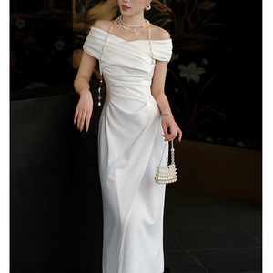 鹿与玫瑰绝美一字肩连衣裙白色高级感气质显瘦裙子女法式复古礼服