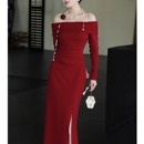 鹿与玫瑰绝美一字肩连衣裙女高级感气质显瘦显身材长袖 红色裙子